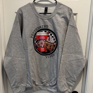 Gildan Gray 'Peppermint Vibes' Graphic Crewneck Sweatshirt